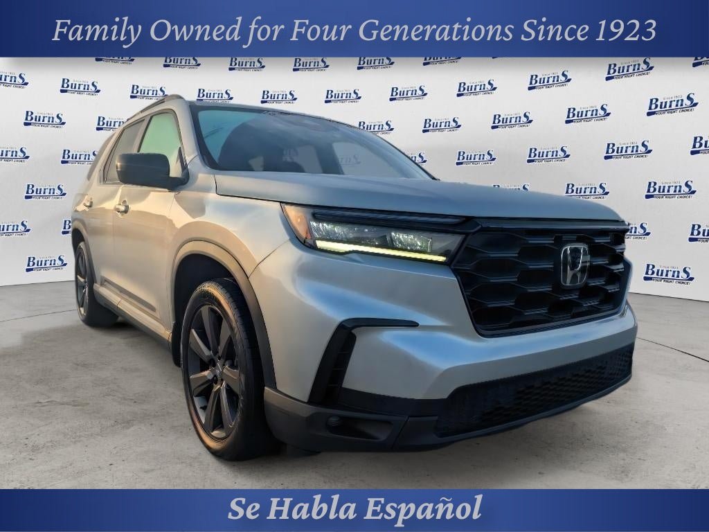 Used 2025 Honda Pilot Sport image 1
