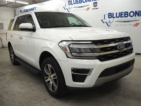 Used 2024 Ford Expedition Limited image 4