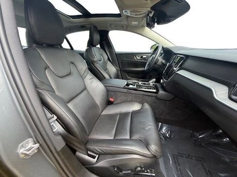 Used 2021 Volvo S60 T8 Inscription image 12