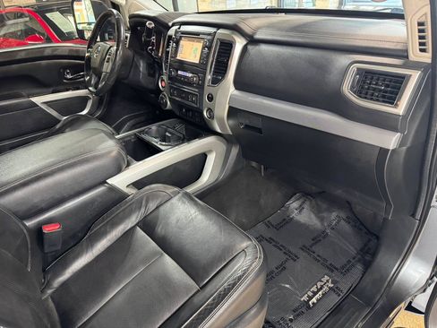 Used 2017 Nissan Titan PRO-4X w/ Pro-4x Convenience Package AWD/4WD image 9