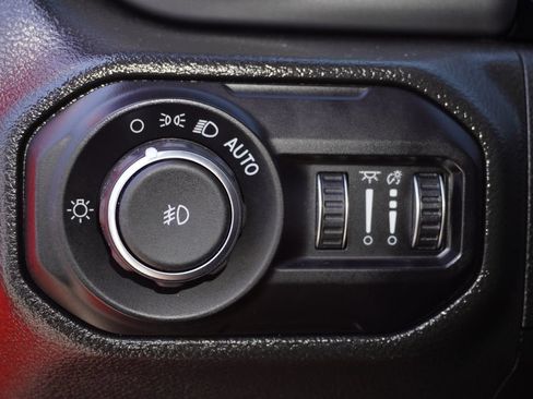 Used 2022 Jeep Wrangler Unlimited Sport AWD/4WD image 12