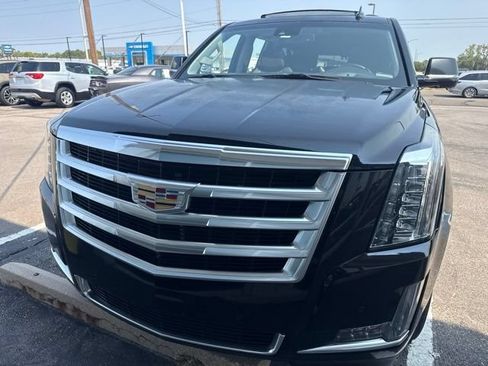 Used 2015 Cadillac Escalade ESV Luxury AWD/4WD image 2