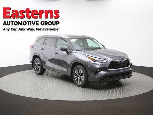 Used 2022 Toyota Highlander XLE AWD/4WD image 51