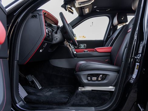 Used 2025 Rolls-Royce Cullinan image 22