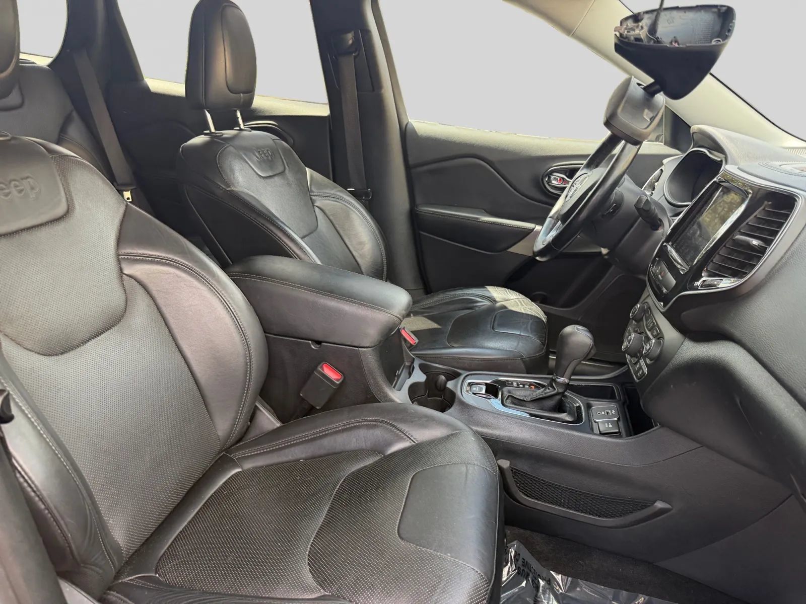 Used 2019 Jeep Cherokee Limited FWD image 15