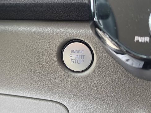 Used 2025 Kia Carnival EX FWD image 45