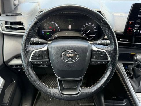 Used 2024 Toyota Sienna XLE Woodland Edition AWD/4WD image 13