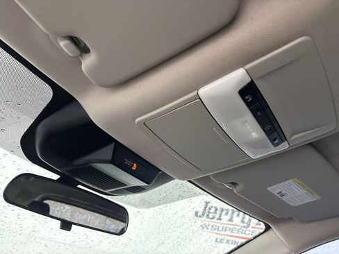 Used 2021 Nissan Rogue S image 17