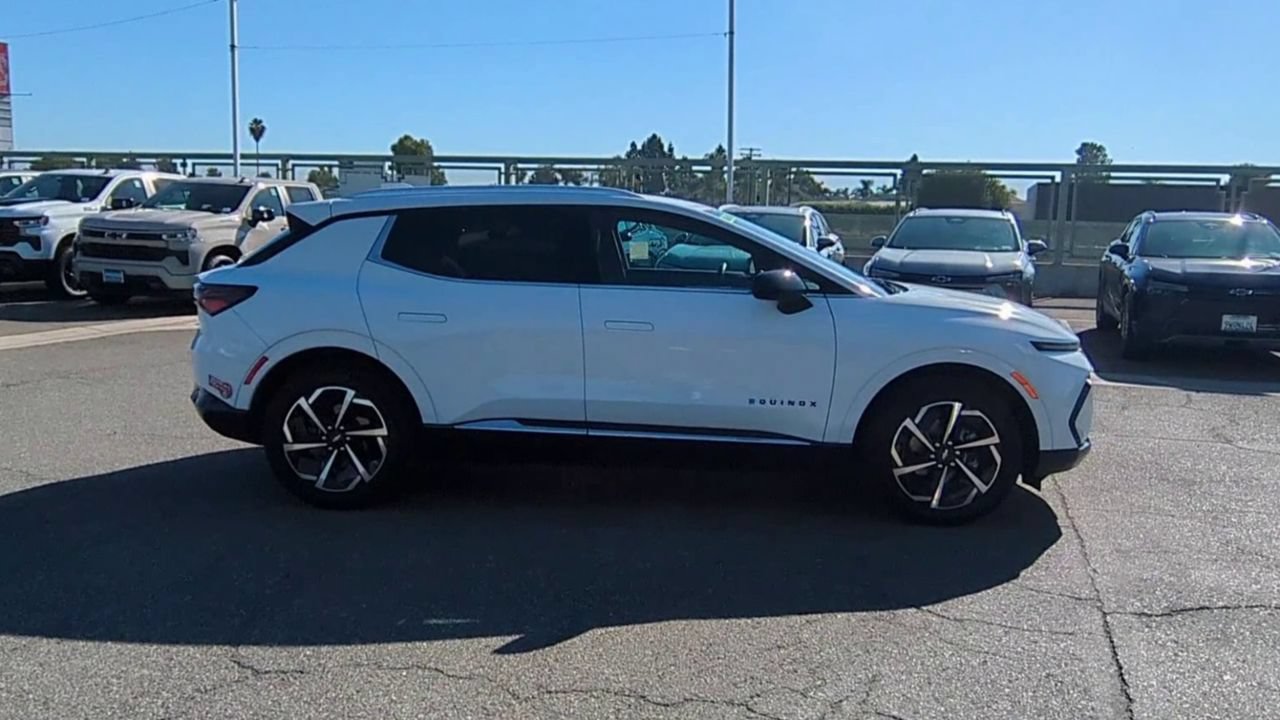 Used 2024 Chevrolet Equinox EV LT w/ LPO, Blackout Package FWD image 9