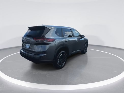Used 2025 Nissan Rogue SV image 8