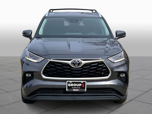 Used 2023 Toyota Highlander Limited image 3