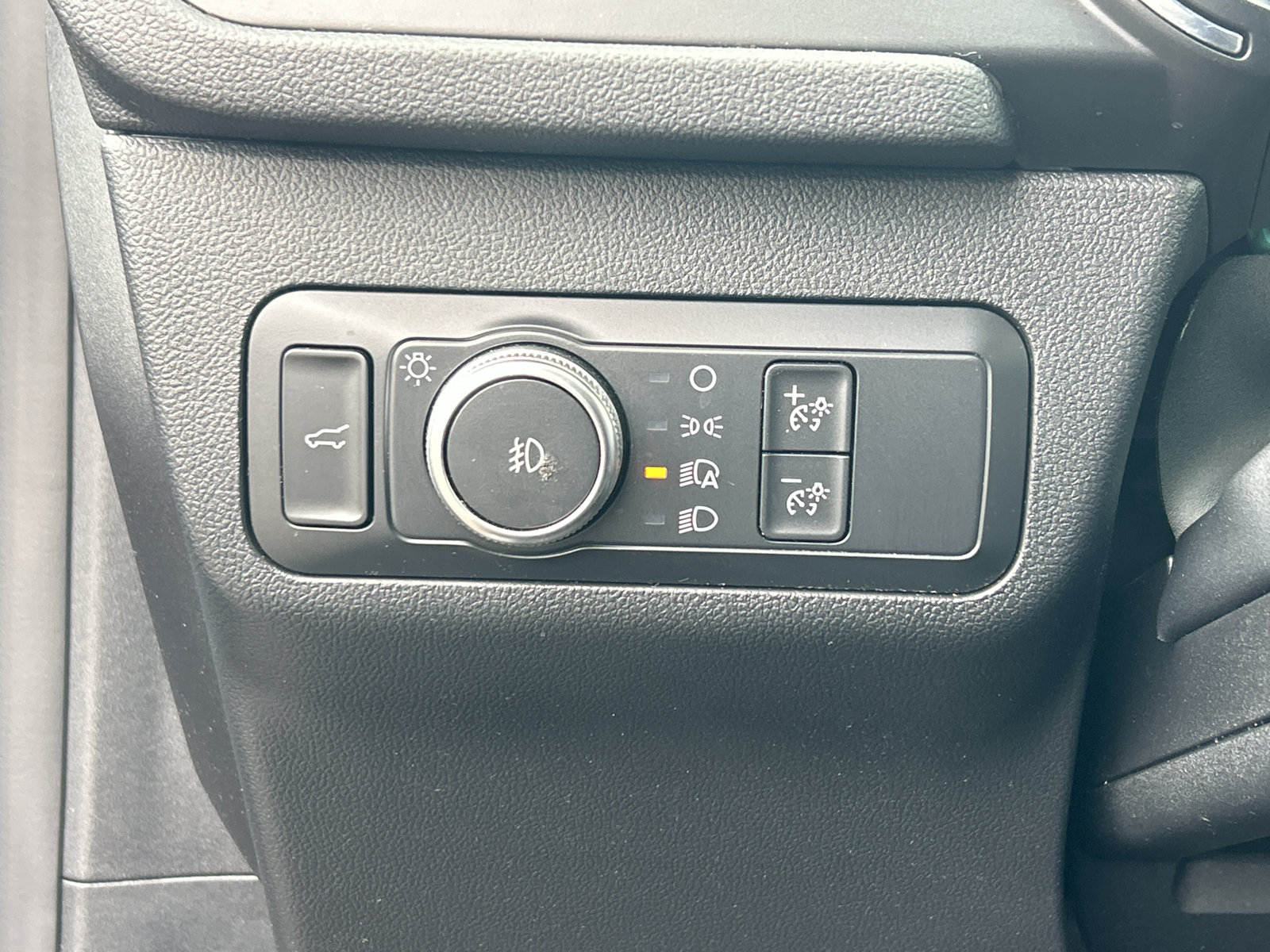 Certified 2020 Ford Escape Titanium AWD/4WD image 17