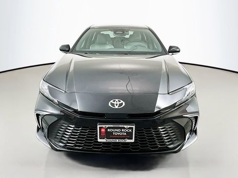 Used 2025 Toyota Camry SE image 2
