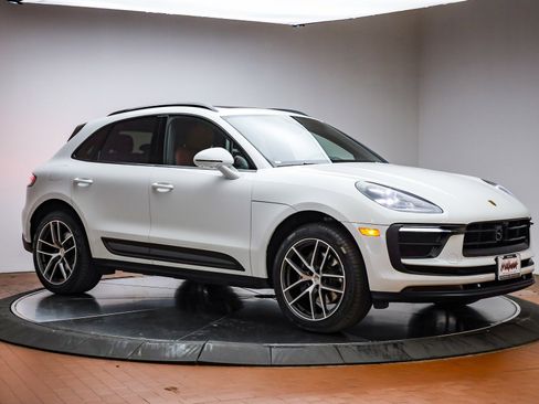 Used 2025 Porsche Macan image 15