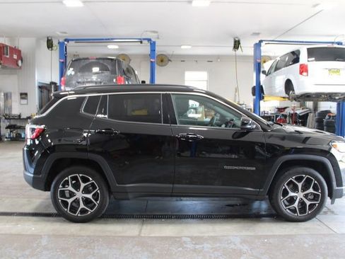 Used 2024 Jeep Compass Limited AWD/4WD image 10