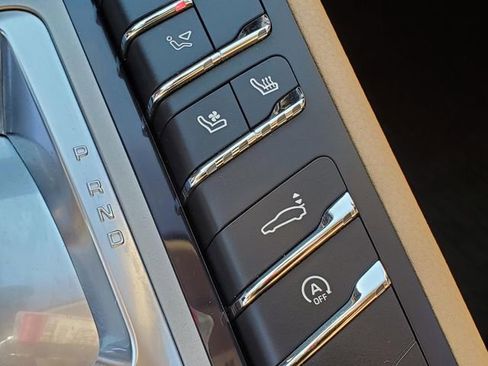 Used 2013 Porsche Panamera 4 Platinum Edition image 30