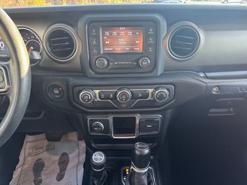 Used 2018 Jeep Wrangler Unlimited Sport image 17