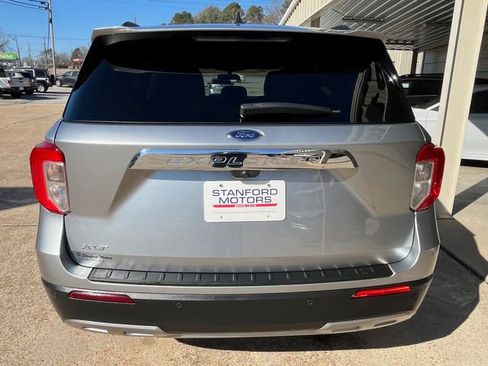 Used 2024 Ford Explorer XLT w/ Equipment Group 202A image 9