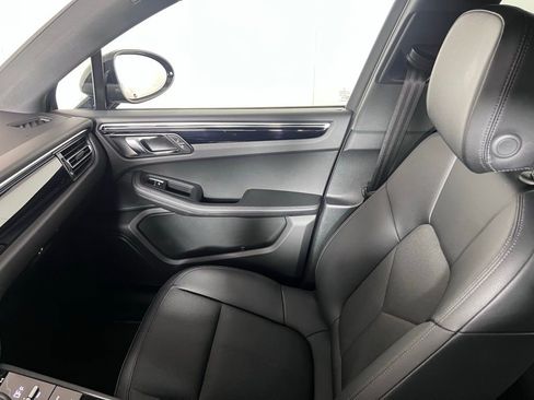 Certified 2025 Porsche Macan AWD/4WD image 21