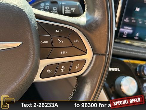 Used 2022 Chrysler Pacifica Touring-L image 18