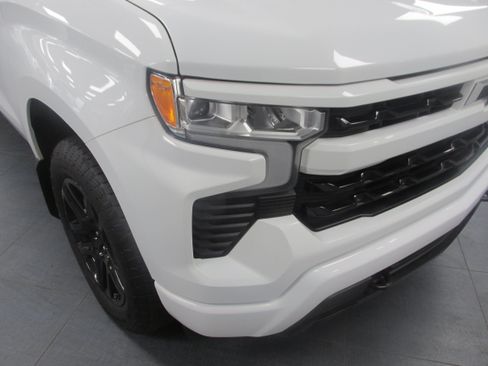Used 2023 Chevrolet Silverado 1500 RST w/ Z71 Off-Road Package AWD/4WD image 10