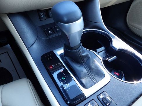 Used 2019 Toyota Highlander XLE image 21