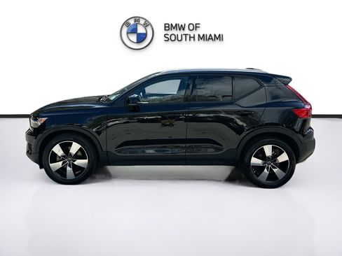 Used 2020 Volvo XC40 T5 Momentum w/ Protection Package Premier image 4