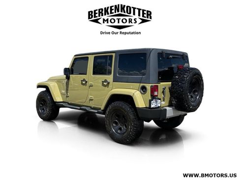 Used 2013 Jeep Wrangler Unlimited Sahara w/ Connectivity Group AWD/4WD image 5