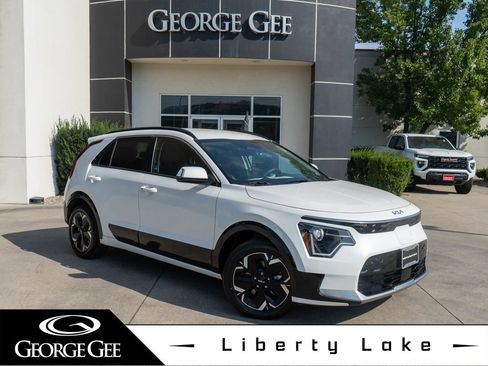 Used 2023 Kia Niro Wind w/ Wind Preserve Package FWD image 1