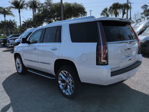 Used 2018 Cadillac Escalade Luxury RWD image 7