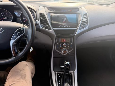 Used 2016 Hyundai Elantra SE FWD image 34