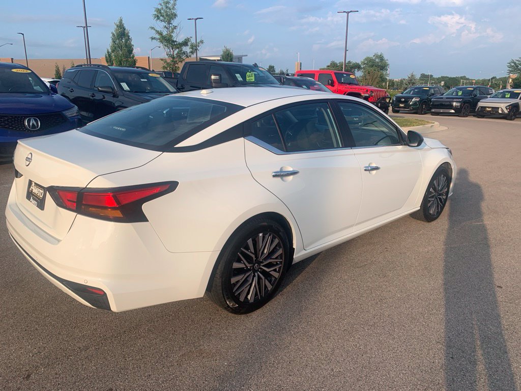 Used 2025 Nissan Altima 2.5 SV FWD image 6
