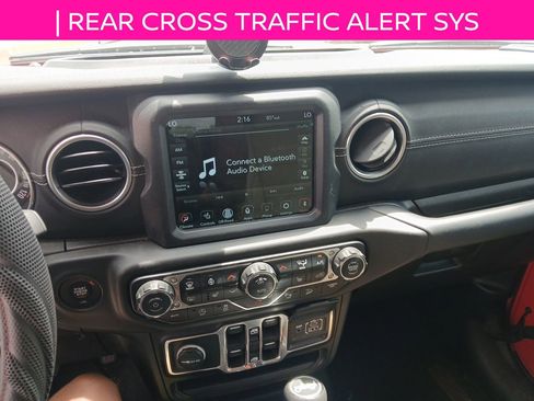 Used 2018 Jeep Wrangler Unlimited Sahara w/ Uconnect 4C Nav & Sound Group AWD/4WD image 14