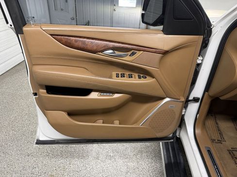 Used 2016 Cadillac Escalade ESV Platinum image 23