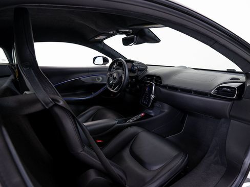 Used 2023 McLaren Artura RWD image 19