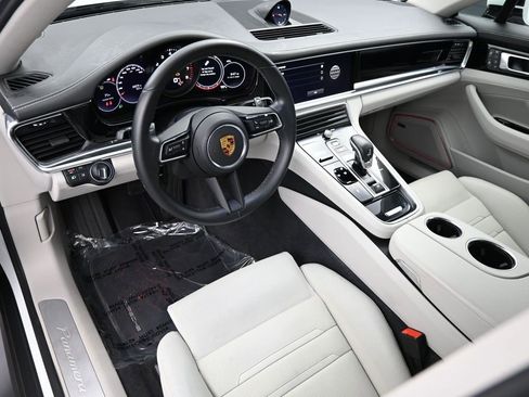 Used 2022 Porsche Panamera image 4