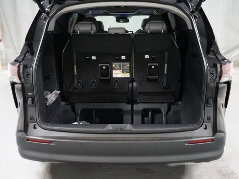 New 2026 Toyota Sienna XLE FWD image 39