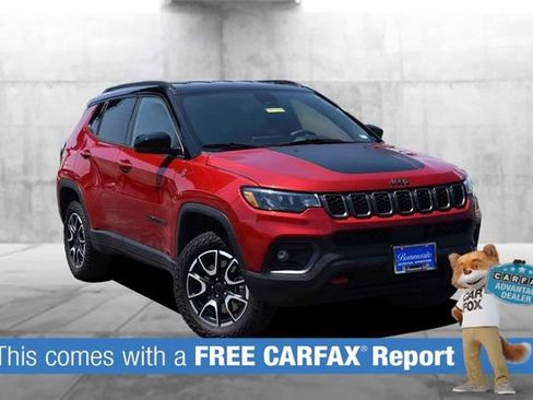 Used 2025 Jeep Compass Trailhawk AWD/4WD image 2