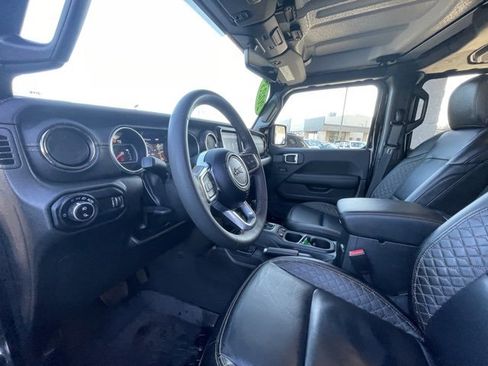 Used 2023 Jeep Gladiator Overland image 10