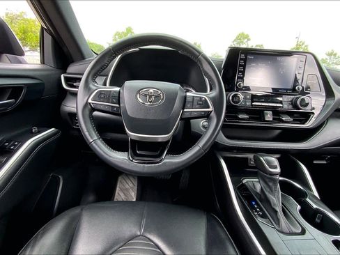 Used 2022 Toyota Highlander XSE image 6