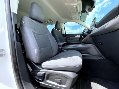 Used 2025 Ford Explorer Active AWD/4WD image 17