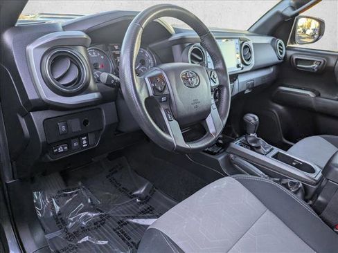 Used 2022 Toyota Tacoma TRD Sport image 9