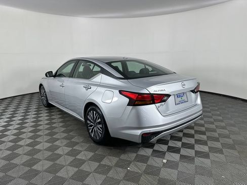 Used 2023 Nissan Altima 2.5 SV FWD image 4