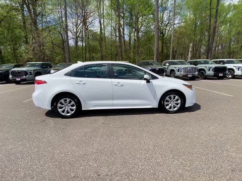 Used 2025 Toyota Corolla LE FWD image 12