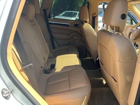 Used 2014 Porsche Cayenne Diesel w/ Comfort Plus Package AWD/4WD image 9
