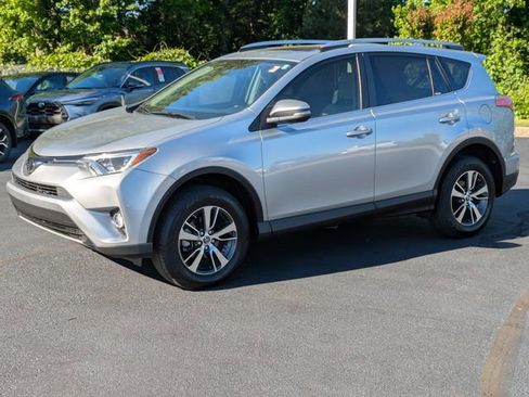 Used 2018 Toyota RAV4 XLE FWD image 8