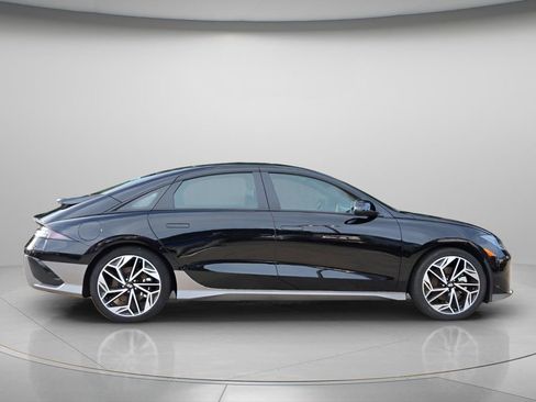 Used 2025 Hyundai Ioniq 6 SEL RWD image 8