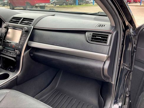 Used 2017 Toyota Camry XSE image 18