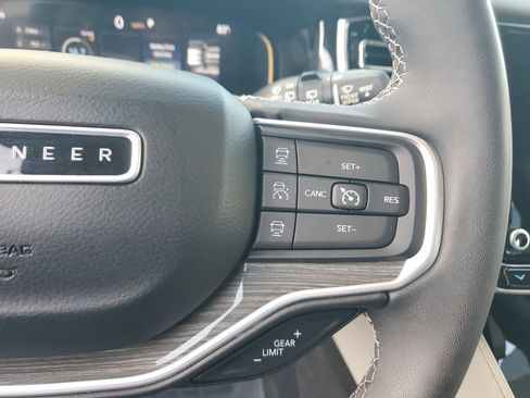 Used 2022 Jeep Wagoneer Series III w/ Convenience Group I image 29