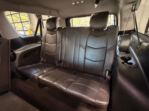 Used 2020 Cadillac Escalade ESV Premium Luxury w/ LPO, Radiant Package image 15